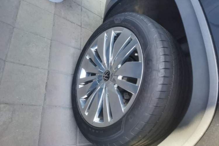 Used Volkswagen Teramont 2024 380TSI Four-Wheel Drive Prestige Flagship Edition Right Rear Wheel Hub