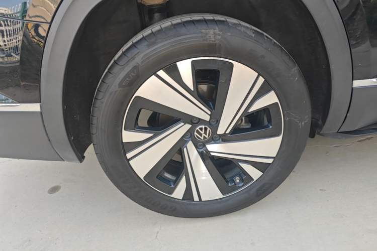 Used Volkswagen Teramont 2024 380TSI Four-Wheel Drive Prestige Luxury Edition Right Rear Wheel Hub
