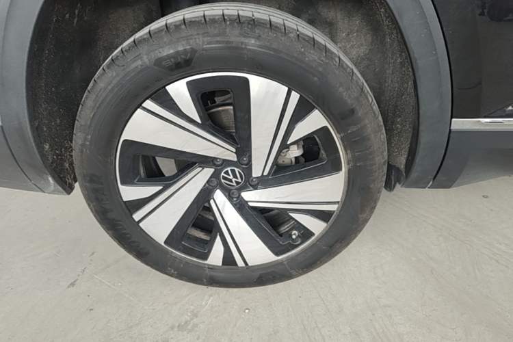 Used Volkswagen Teramont 2024 380TSI Four-Wheel Drive Prestige Luxury Edition Right Rear Wheel Hub