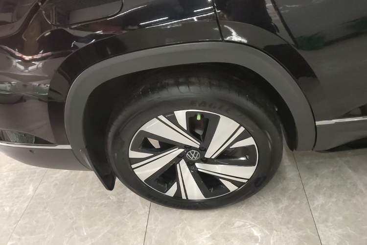 Used Volkswagen Teramont 2024 530 V6 All-Wheel-Drive Dragon Edition Right Rear Wheel Hub