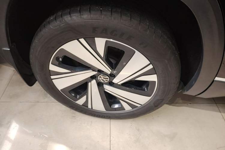 Used Volkswagen Teramont 2024 380TSI Four-Wheel Drive Prestige Luxury Edition Right Rear Wheel Hub