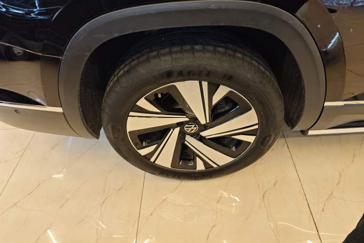 Used Volkswagen Teramont 2024 380TSI Four-Wheel Drive Prestige Luxury Edition Right Rear Wheel Hub