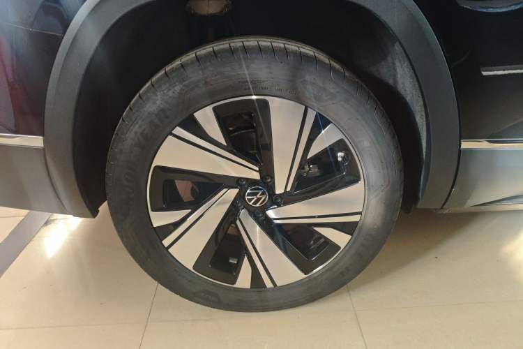 Used Volkswagen Teramont 2024 380TSI Four-Wheel Drive Dragon Edition Right Rear Wheel Hub