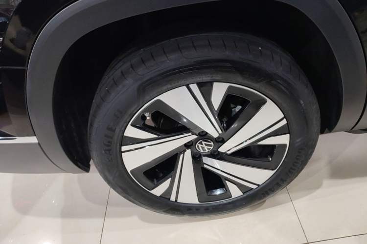 Used Volkswagen Teramont 2024 380TSI All-Wheel Drive Longyao Edition Right Rear Wheel Hub