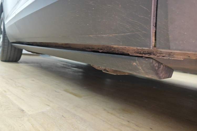 Used Volkswagen Teramont 2024 530 V6 All-Wheel Drive Prestige Luxury Edition Right Side Sill