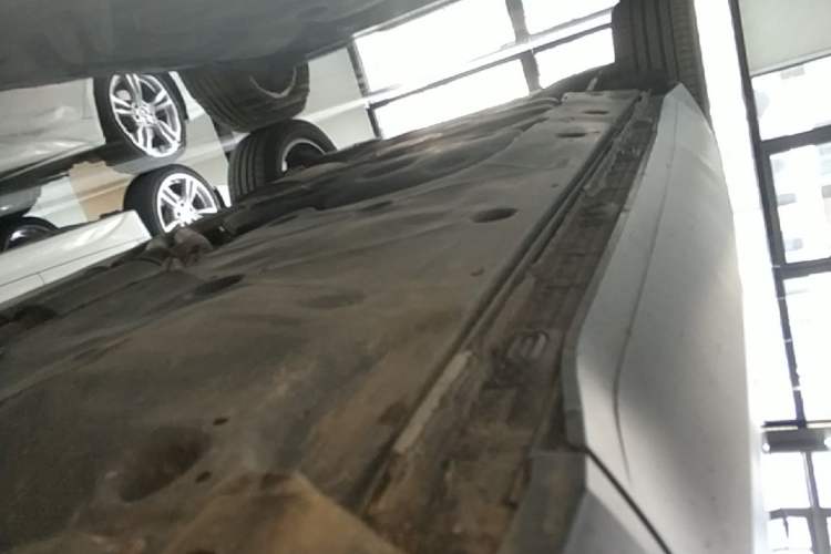 Used Volkswagen Teramont 2024 530 V6 All-Wheel Drive Prestige Luxury Edition Right Side Sill