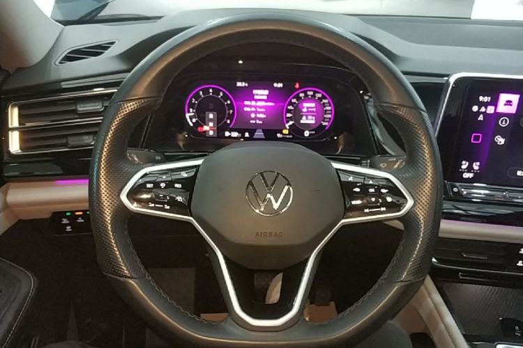 Used Volkswagen Teramont 2024 530 V6 All-Wheel Drive Prestige Luxury Edition Steering Wheel