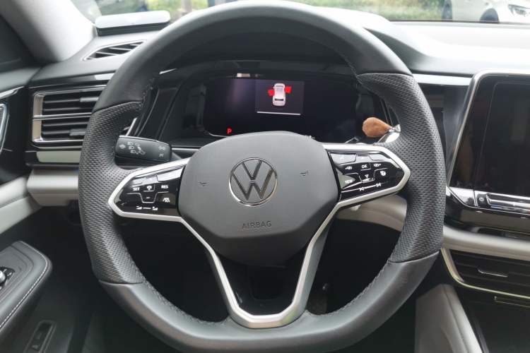 Used Volkswagen Teramont 2024 530 V6 All-Wheel-Drive Dragon Edition Steering Wheel