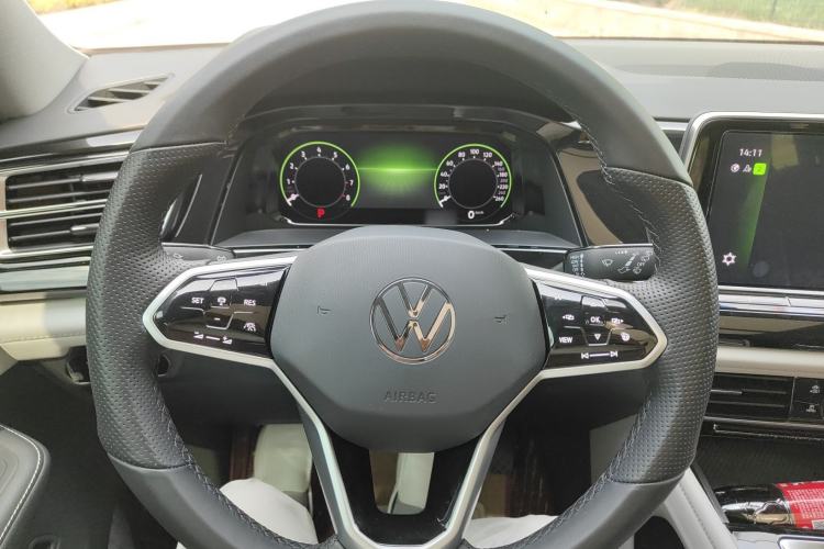 Used Volkswagen Teramont 2024 530 V6 All-Wheel Drive Prestige Luxury Edition Steering Wheel