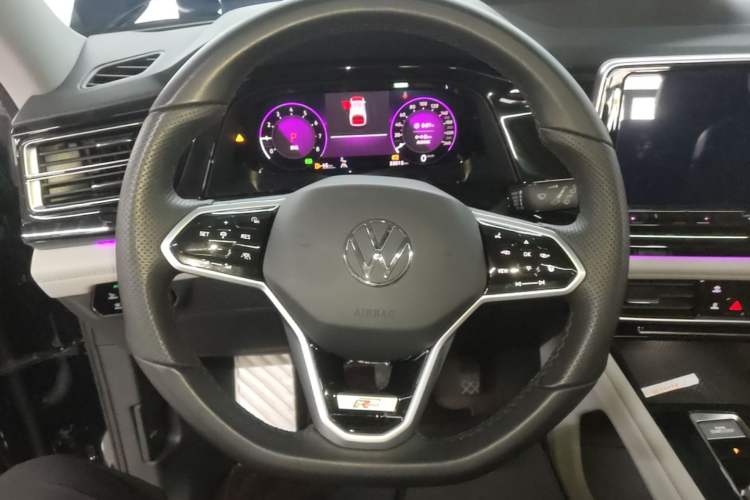 Used Volkswagen Teramont 2024 530 V6 All-Wheel-Drive Dragon Edition Steering Wheel