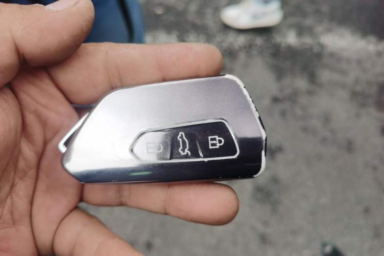 Used Volkswagen Teramont 2024 530 V6 All-Wheel-Drive Dragon Edition Vehicle Key