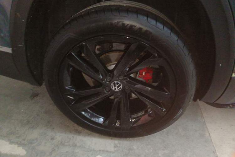 Used Volkswagen Teramont 2024 380TSI All-Wheel-Drive Qingfeng Limited Edition Right Rear Wheel Hub