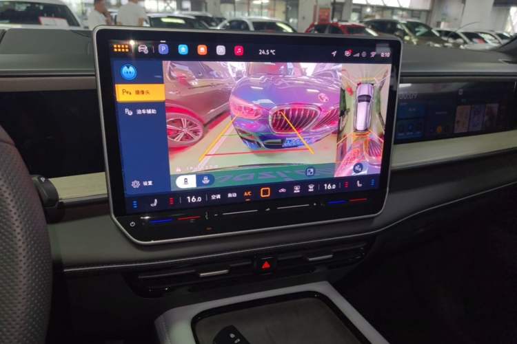 Used Volkswagen Teramont 2025 Tiguan Pro 450TSI 4Motion Crosswind Edition Audio And AC Panel