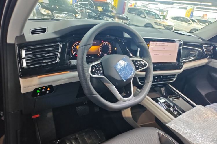 Used Volkswagen Teramont 2025 380TSI All-Wheel-Drive Excellence Edition Center Console