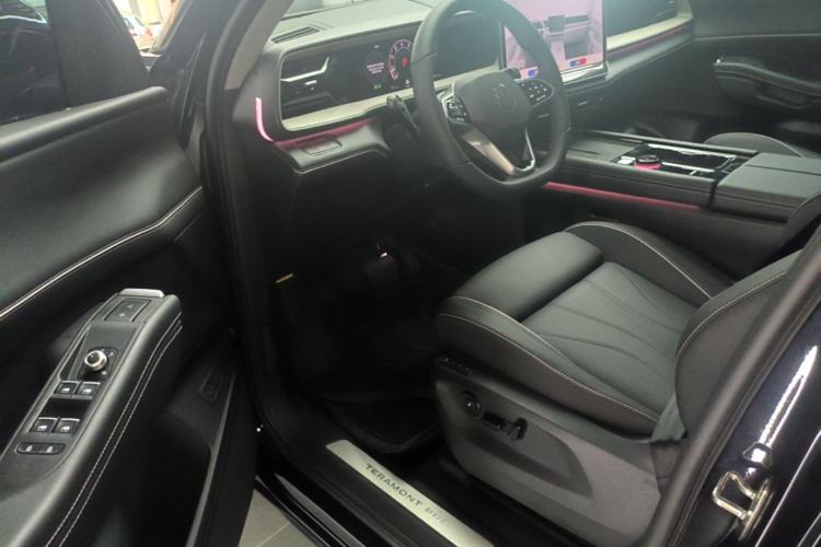 Used Volkswagen Teramont 2025 Tiguan Pro 450TSI 4Motion Crosswind Edition Driver Seat