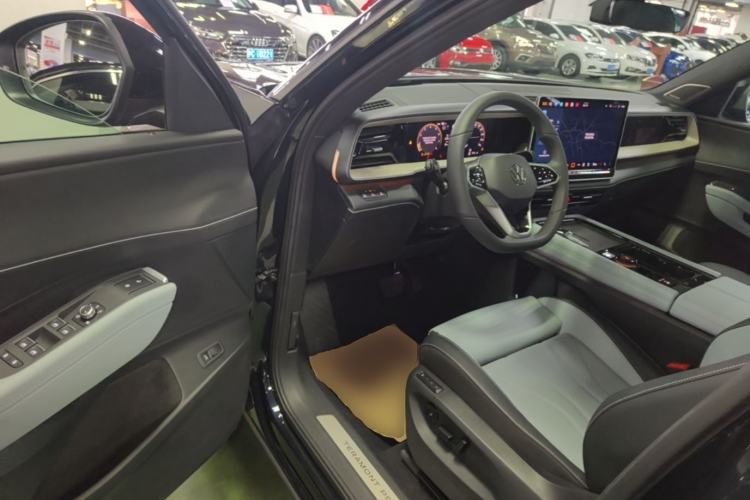 Used Volkswagen Teramont 2025 Tiguan Pro 450TSI 4Motion Crosswind Edition Driver Seat