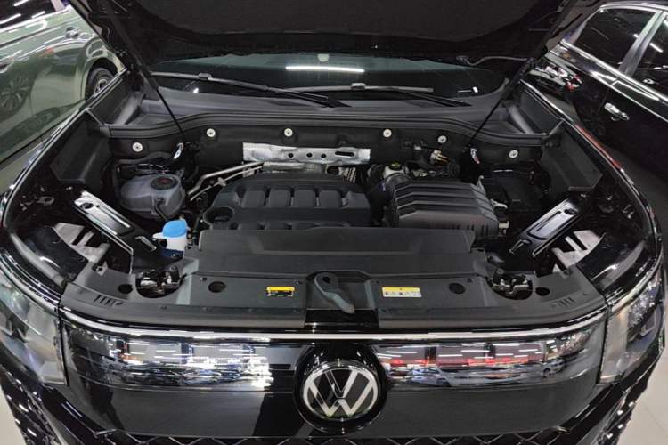 Used Volkswagen Teramont 2025 Tiguan Pro 450TSI 4Motion Crosswind Edition Engine Bay
