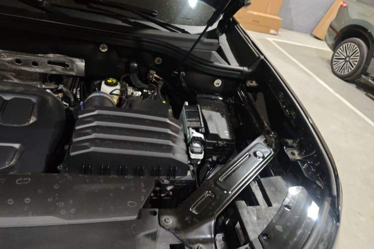 Used Volkswagen Teramont 2025 Tiguan Pro 450TSI Four-Wheel Drive Summit Edition Engine Bay Left
