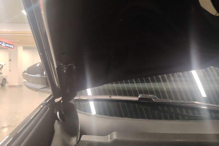 Used Volkswagen Teramont 2025 Tiguan Pro 450TSI 4Motion Crosswind Edition Engine Bay Right