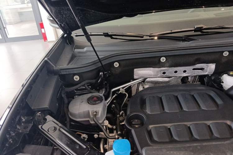 Used Volkswagen Teramont 2025 Tiguan Pro 450TSI Four-Wheel Drive Summit Edition Engine Bay Right