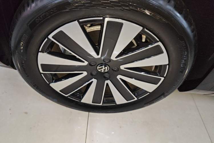 Used Volkswagen Teramont 2025 Tiguan Pro 450TSI 4Motion Crosswind Edition Exterior 1