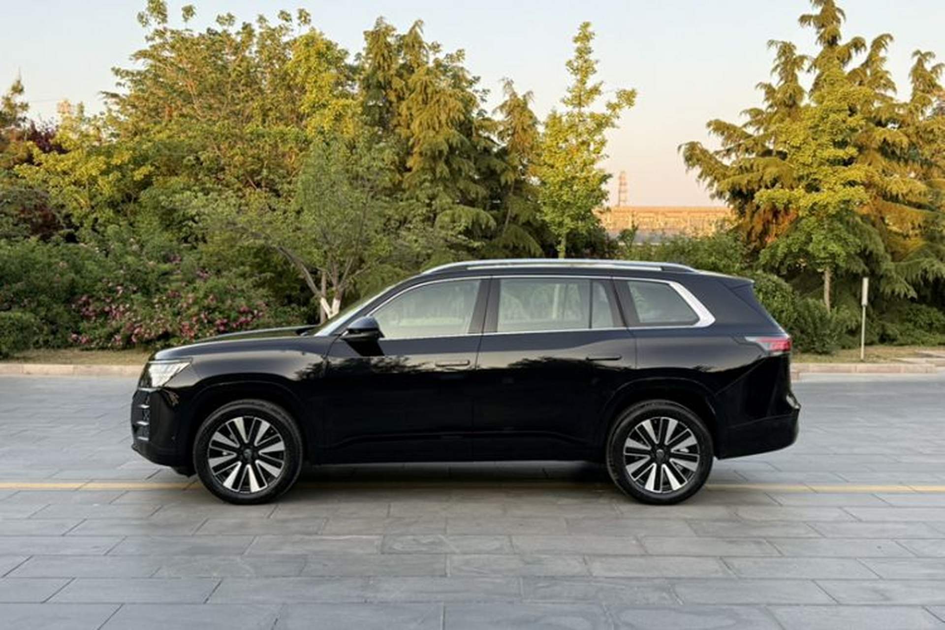 Used Volkswagen Teramont 2025 Tiguan Pro 450TSI 4Motion Crosswind Edition Exterior 4
