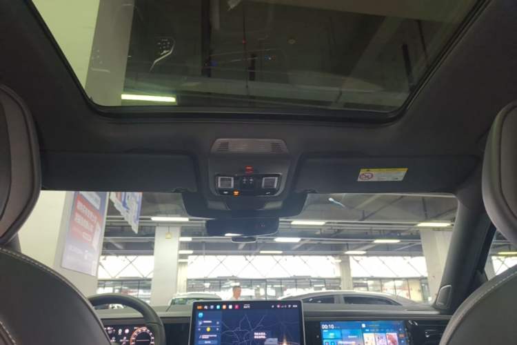 Used Volkswagen Teramont 2025 Tiguan Pro 450TSI 4Motion Crosswind Edition Headliner
