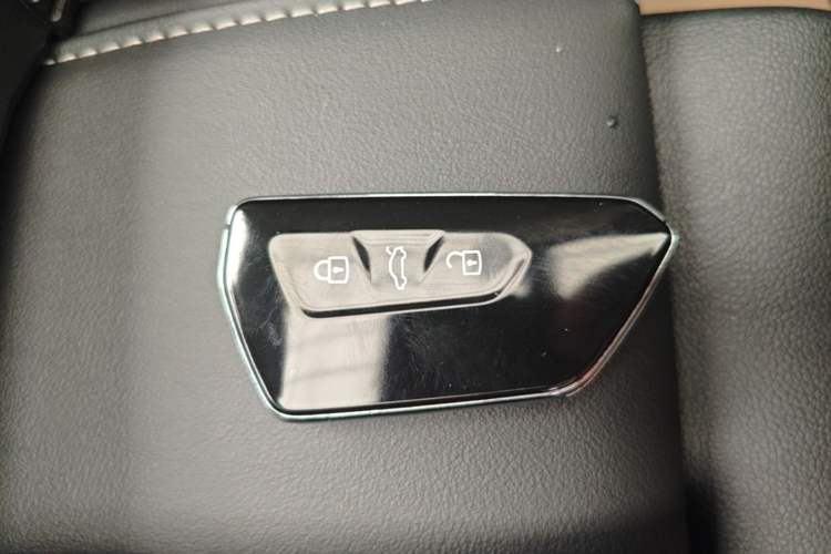 Used Volkswagen Teramont 2025 380TSI All-Wheel-Drive Excellence Edition Interior 1
