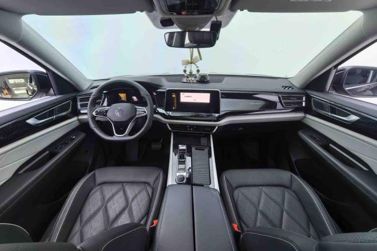 Used Volkswagen Teramont 2025 380TSI All-Wheel-Drive Excellence Edition Interior 3