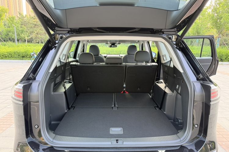 Used Volkswagen Teramont 2025 Tiguan Pro 450TSI 4Motion Crosswind Edition Interior 4