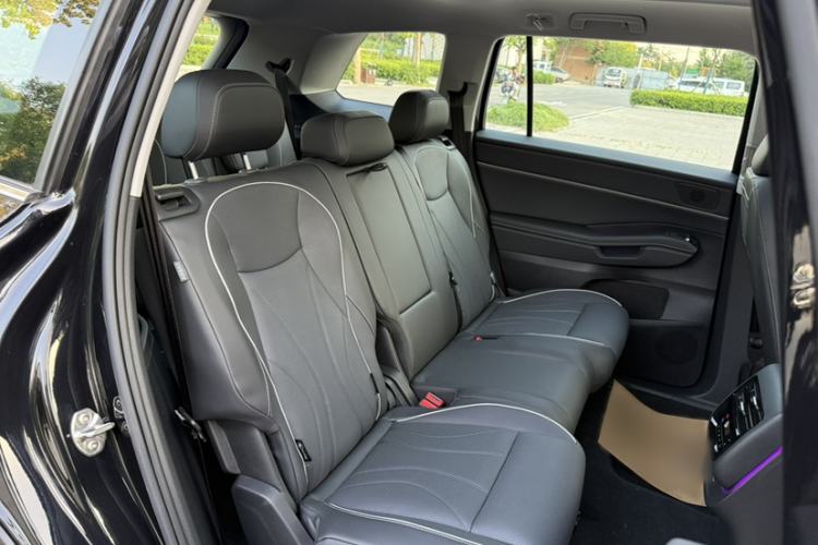 Used Volkswagen Teramont 2025 Tiguan Pro 450TSI 4Motion Crosswind Edition Interior 6