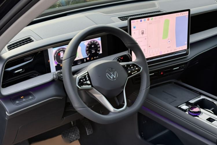 Used Volkswagen Teramont 2025 Tiguan Pro 450TSI 4Motion Crosswind Edition Interior 9