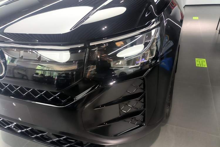 Used Volkswagen Teramont 2025 Tiguan Pro 450TSI 4Motion Crosswind Edition Left Front Headlight