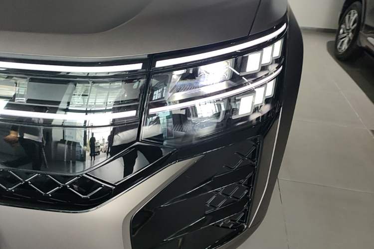 Used Volkswagen Teramont 2025 Tiguan Pro 450TSI Four-Wheel Drive Summit Edition Left Front Headlight