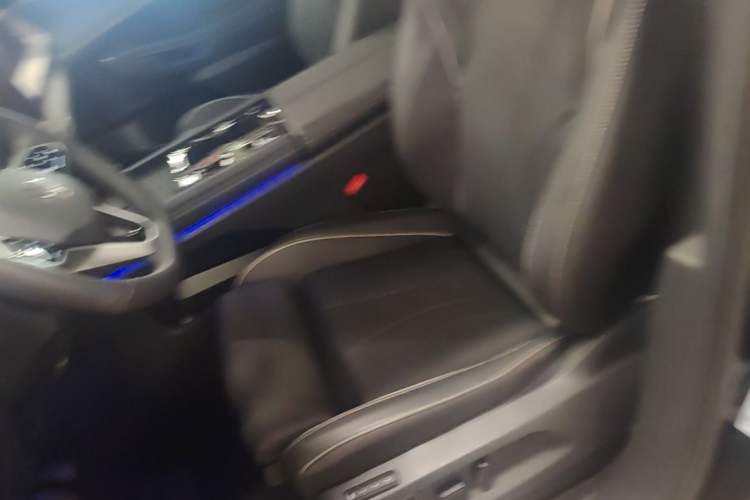 Used Volkswagen Teramont 2025 Tiguan Pro 450TSI 4Motion Crosswind Edition Left Front Seat