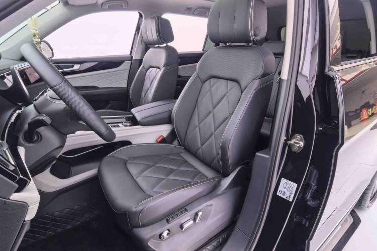 Used Volkswagen Teramont 2025 380TSI All-Wheel-Drive Excellence Edition Left Front Seat