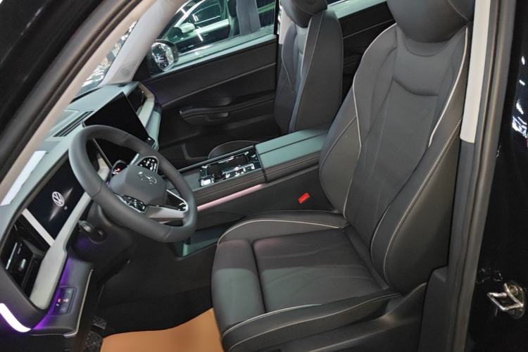 Used Volkswagen Teramont 2025 Tiguan Pro 450TSI 4Motion Crosswind Edition Left Front Seat