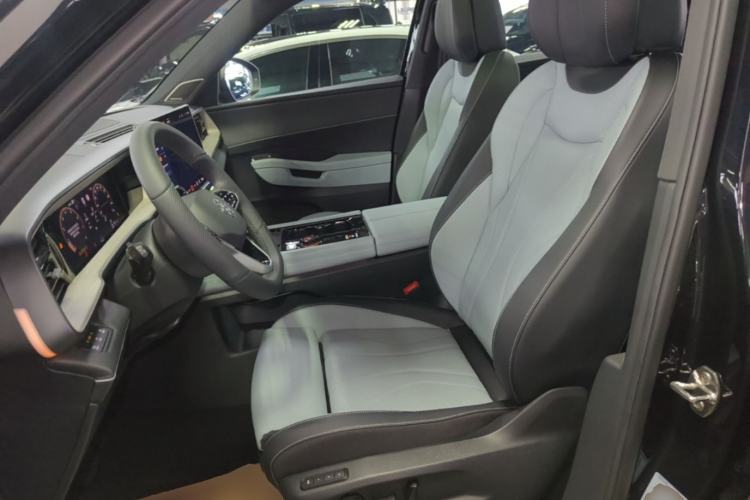 Used Volkswagen Teramont 2025 Tiguan Pro 450TSI 4Motion Crosswind Edition Left Front Seat