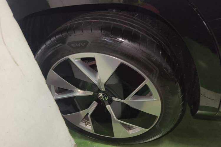 Used Volkswagen Teramont 2025 Tiguan Pro 450TSI 4Motion Crosswind Edition Left Front Wheel Hub