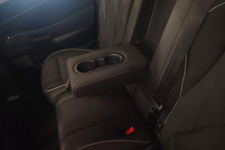 Used Volkswagen Teramont 2025 Tiguan Pro 450TSI 4Motion Crosswind Edition Left Rear Seat