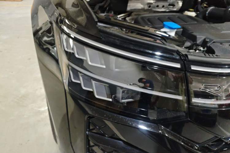 Used Volkswagen Teramont 2025 Tiguan Pro 450TSI Four-Wheel Drive Summit Edition Right Front Headlight