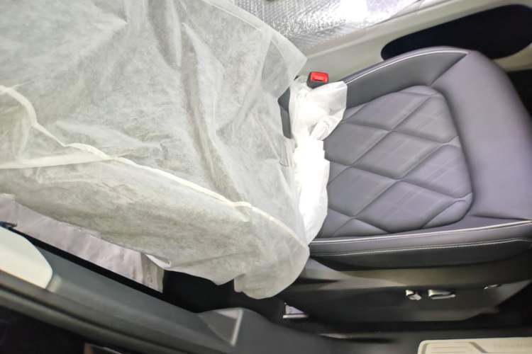 Used Volkswagen Teramont 2025 380TSI All-Wheel-Drive Excellence Edition Right Front Seat