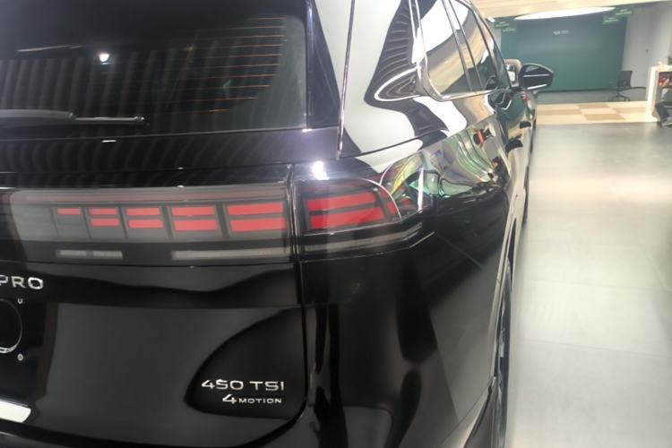 Used Volkswagen Teramont 2025 Tiguan Pro 450TSI 4Motion Crosswind Edition Right Rear Taillight