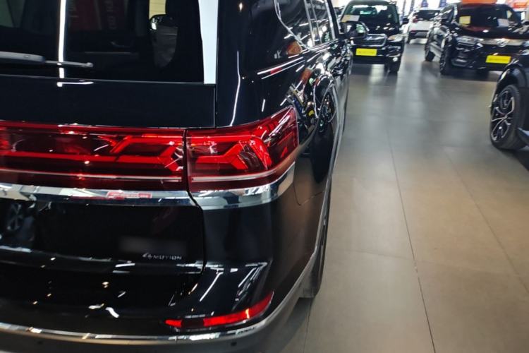 Used Volkswagen Teramont 2025 380TSI All-Wheel-Drive Excellence Edition Right Rear Taillight