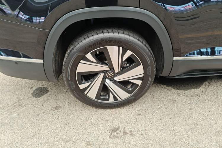 Used Volkswagen Teramont 2025 380TSI All-Wheel-Drive Excellence Edition Right Rear Wheel Hub