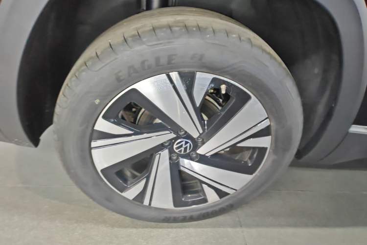 Used Volkswagen Teramont 2025 380TSI All-Wheel-Drive Excellence Edition Right Rear Wheel Hub