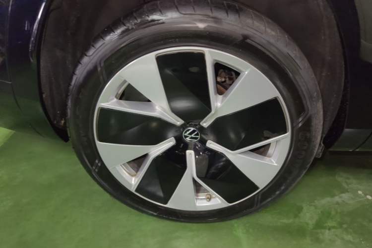Used Volkswagen Teramont 2025 Tiguan Pro 450TSI 4Motion Crosswind Edition Right Rear Wheel Hub