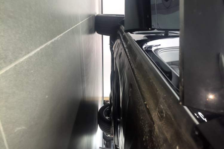 Used Volkswagen Teramont 2025 Tiguan Pro 450TSI 4Motion Crosswind Edition Right Side Sill