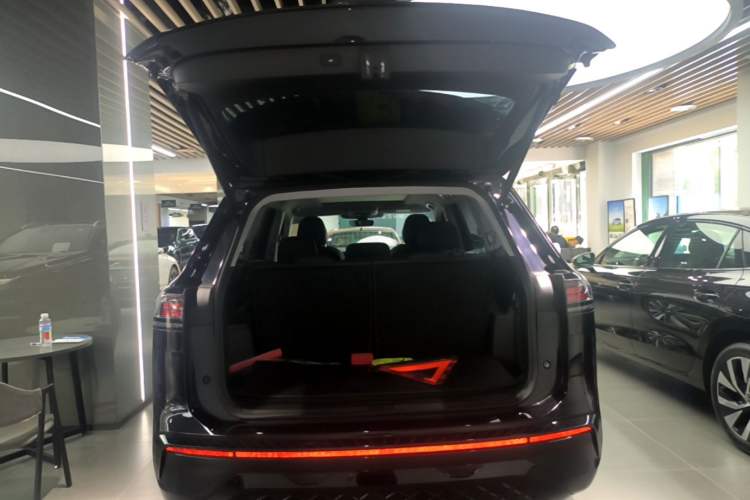 Used Volkswagen Teramont 2025 Tiguan Pro 450TSI 4Motion Crosswind Edition Trunk