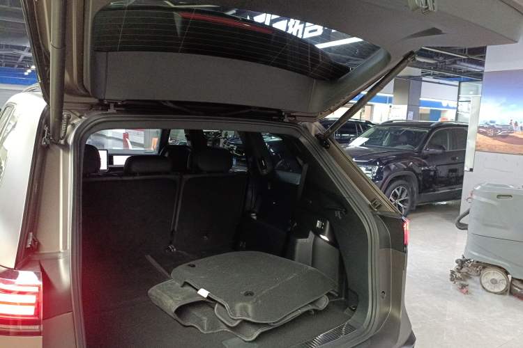 Used Volkswagen Teramont 2025 Tiguan Pro 450TSI Four-Wheel Drive Summit Edition Trunk